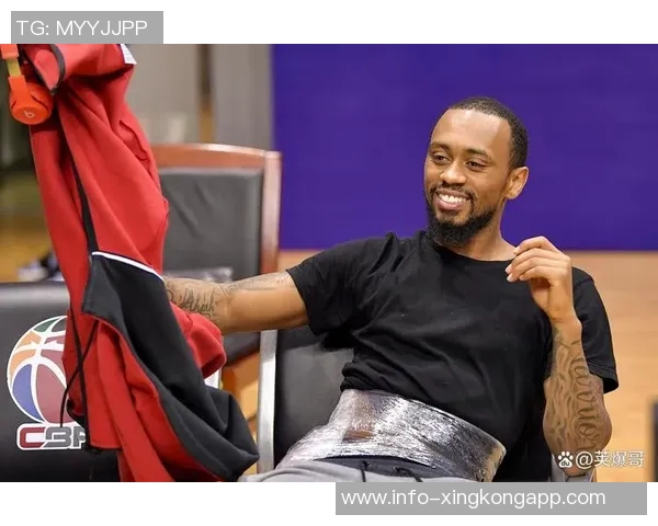 浓眉在训练营增重13斤展现更强壮体态引发球迷热议