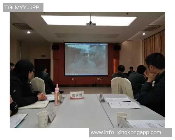 卡斯尔称赞科内特在攻防两端表现出色并展现出卓越沟通能力