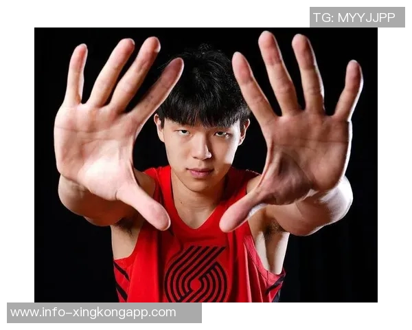 杨瀚森第三节神勇表现五投五中砍下十四分展现全面能力